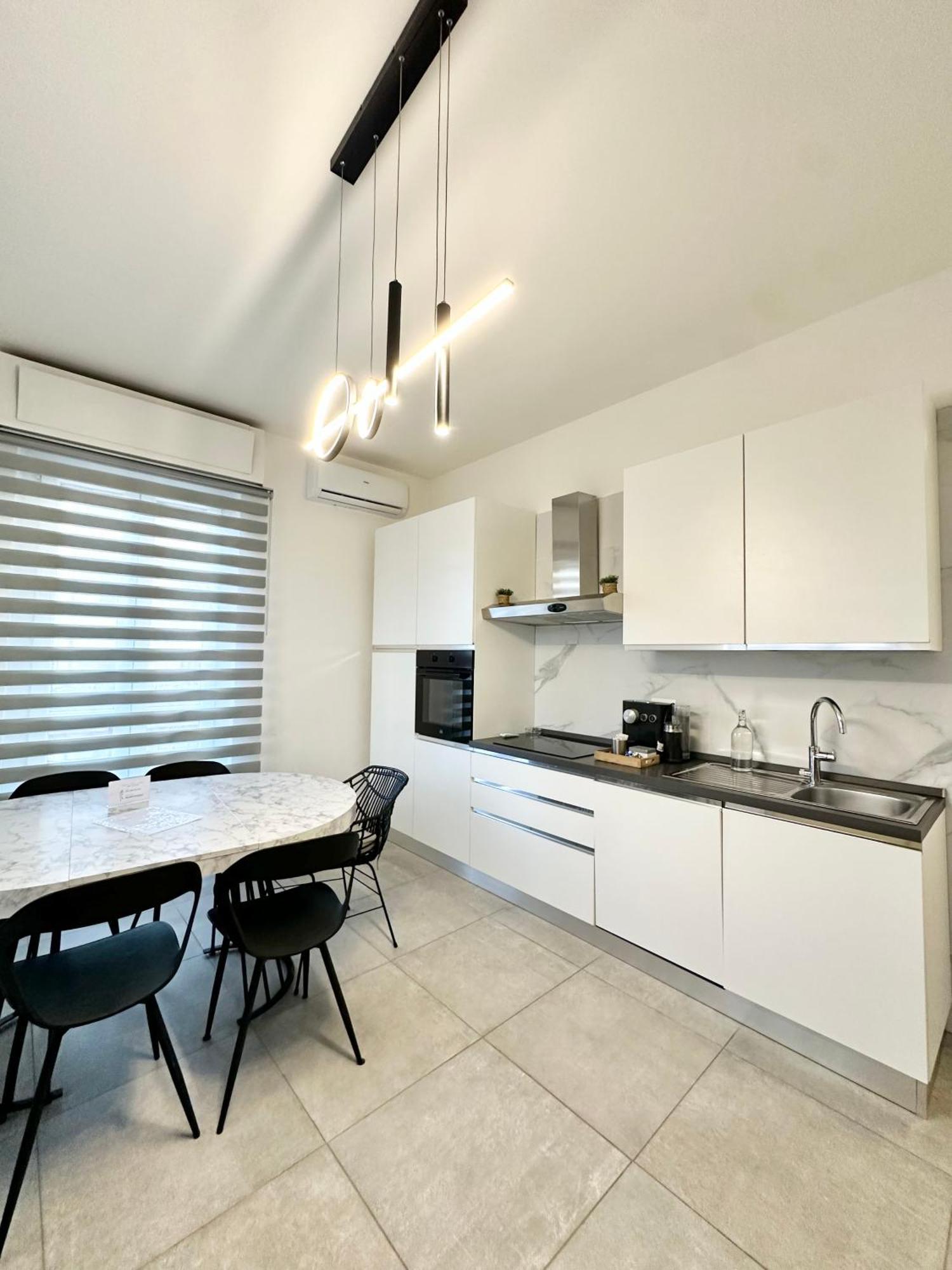 Appartamento Dolce Vita - Free Parking Como Exterior photo